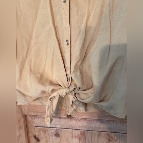 🎉Thread & Supply Button Down Shirt Long Sleeve Front Tie Option Size Medium - Picture 3 of 9